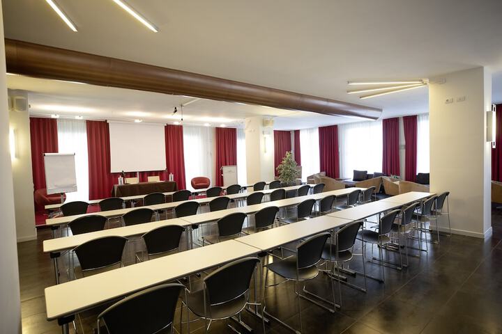 Business Center 63 of 80