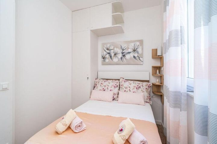 Room 6 of 38