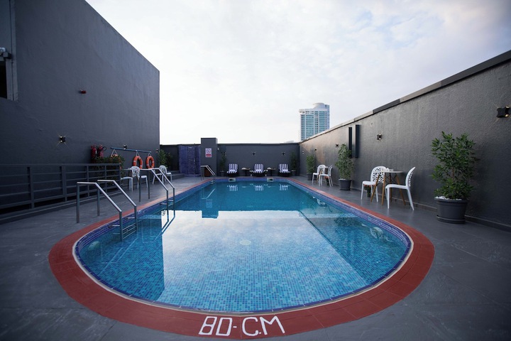 Pool 39 of 65