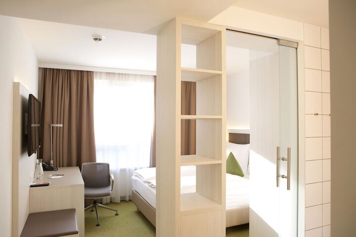 Room 6 of 125