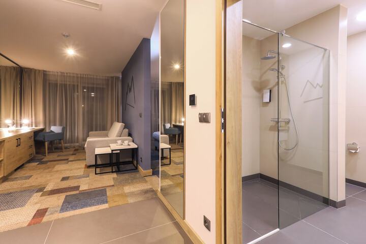 Room 32 of 108