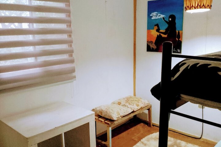 Room 8 of 33