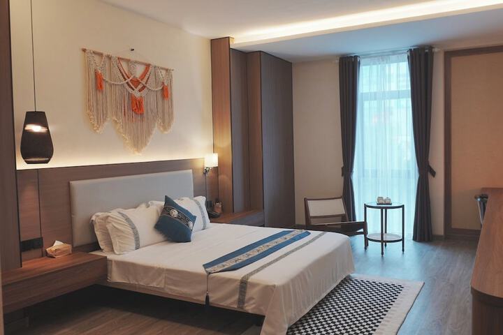 Room 10 of 17