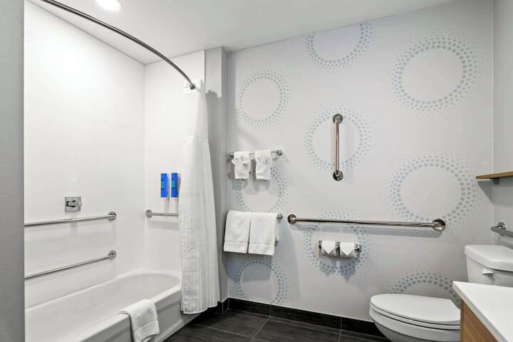 2 Queen Beds with Walk in Shower (9 of 9)