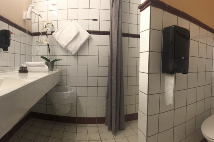 Room 23 of 46