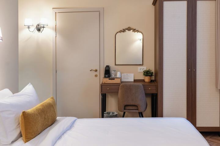 Room 34 of 115