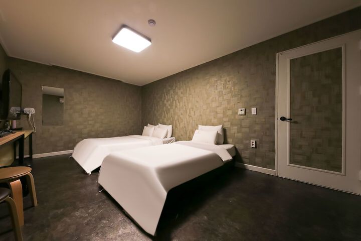 Room 29 of 64