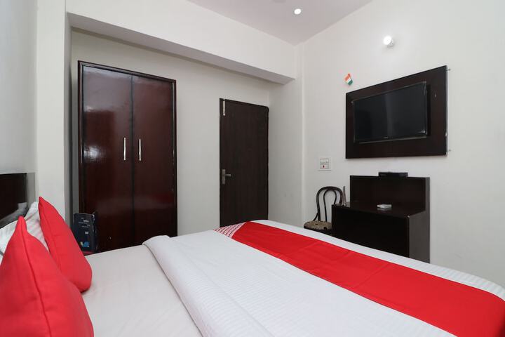 Room 13 of 22