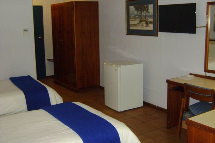Room 5 of 32