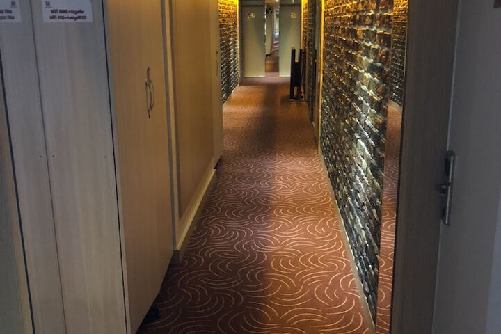 Ballroom/Hall 17 of 27