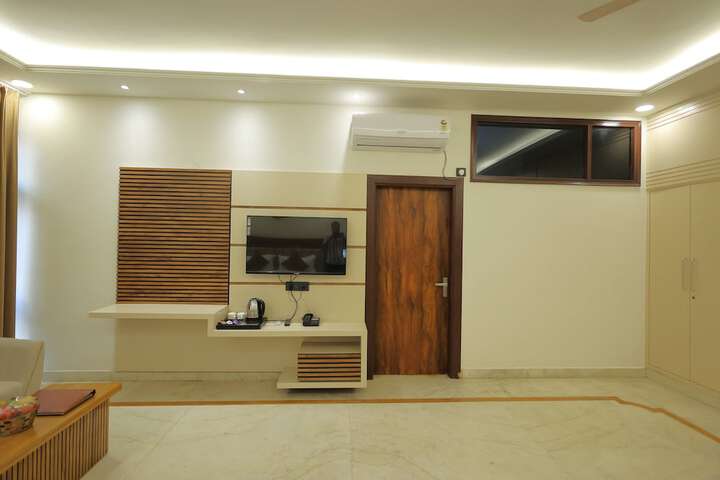 Room 25 of 63