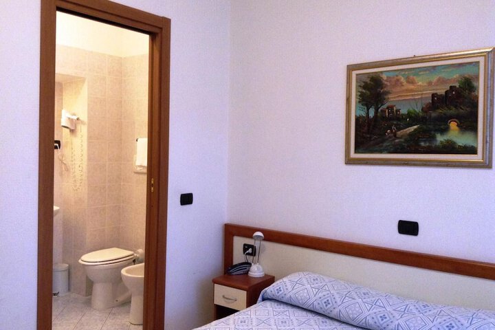 Room 9 of 35