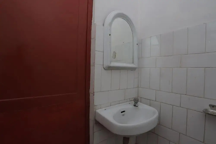 Room 10 of 13