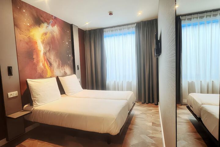 Room 4 of 31