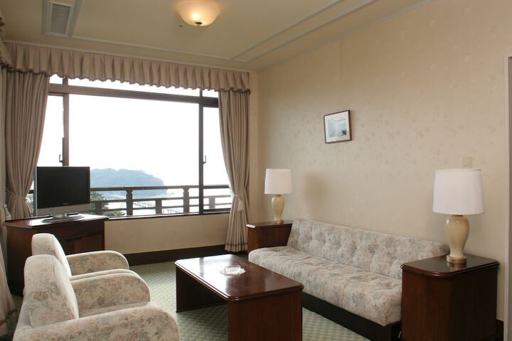 Room 8 of 20