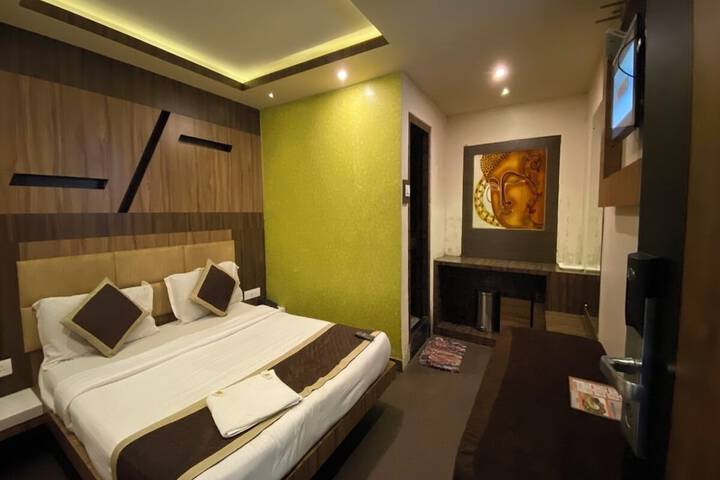 Room 5 of 24