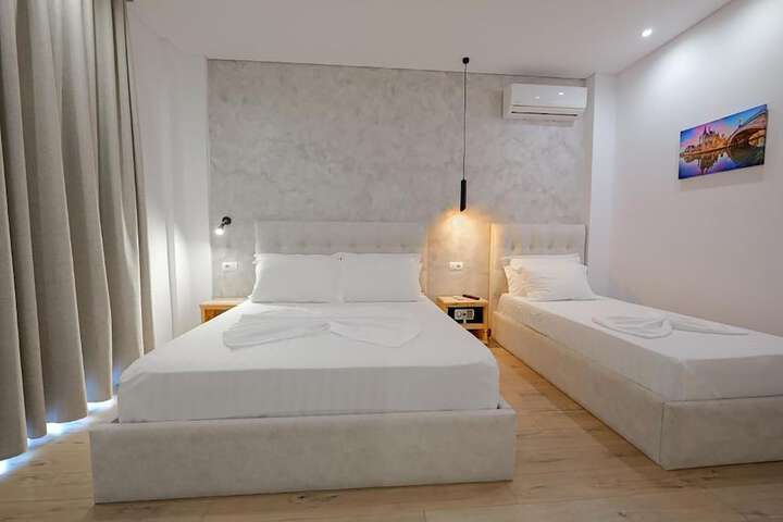 Room 12 of 141