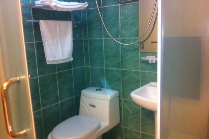 Room 6 of 7