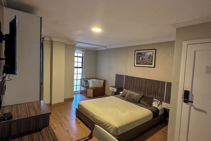 Room 36 of 144