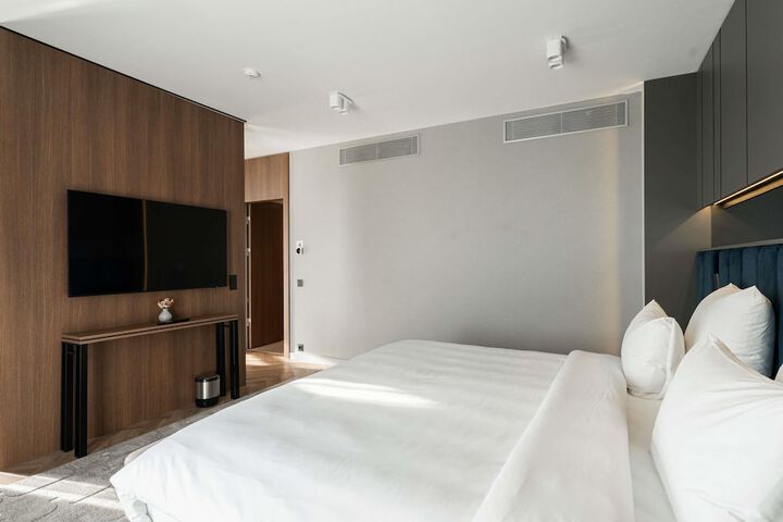 Room 27 of 94