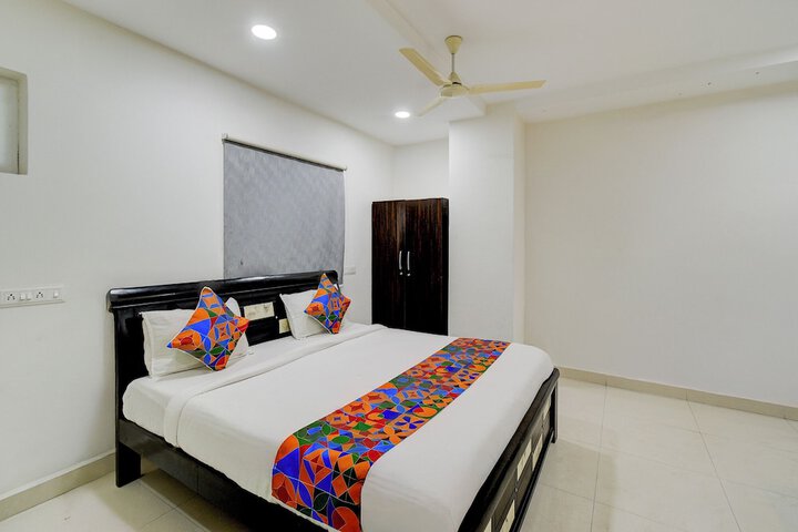 Room 10 of 32