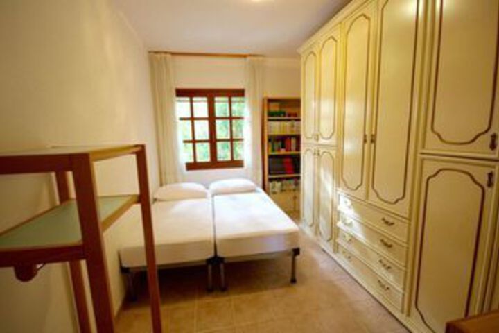 Room 12 of 21