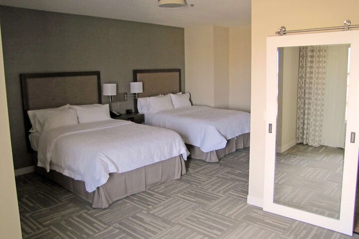 2 Queen Beds (3 of 15)