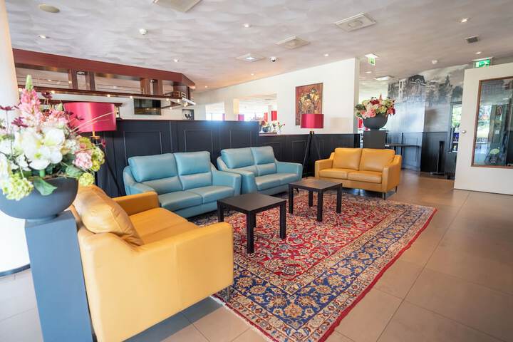 Guest Lobby