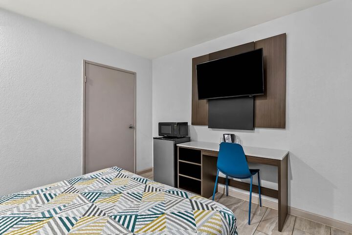 Room 9 of 28