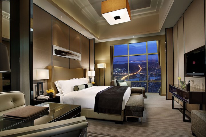 Room 7 of 49