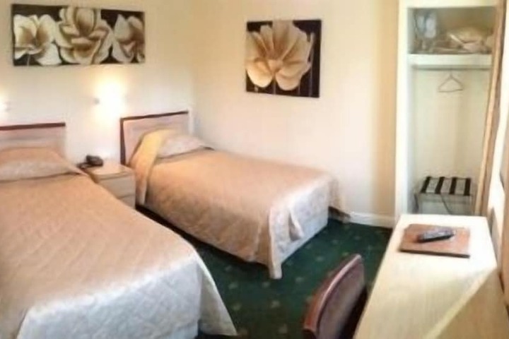 Room 52 of 111