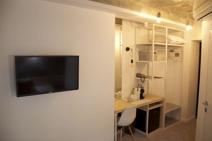 Room 12 of 42