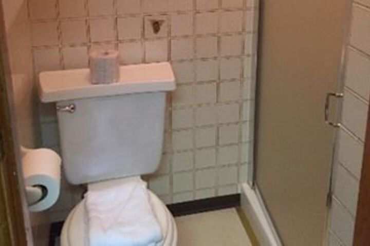 Room 45 of 182
