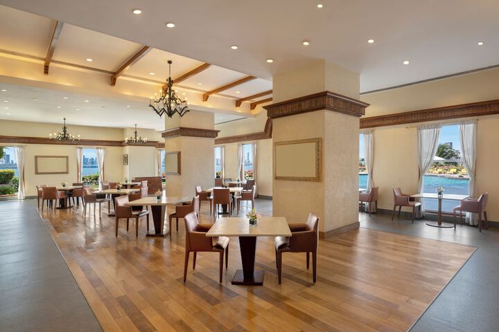Ballroom/Hall 115 of 136