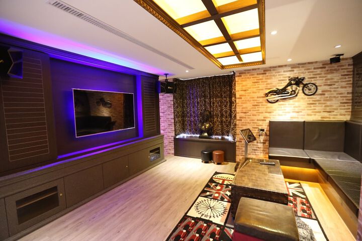 Room 33 of 70