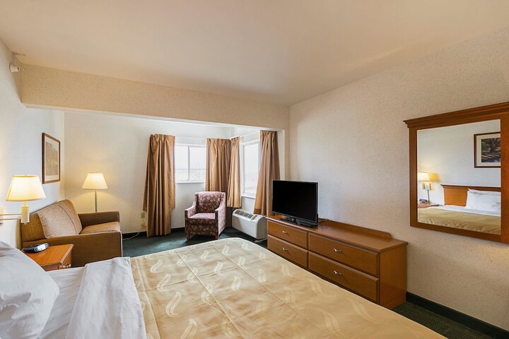 1 King Bed (1 of 19)