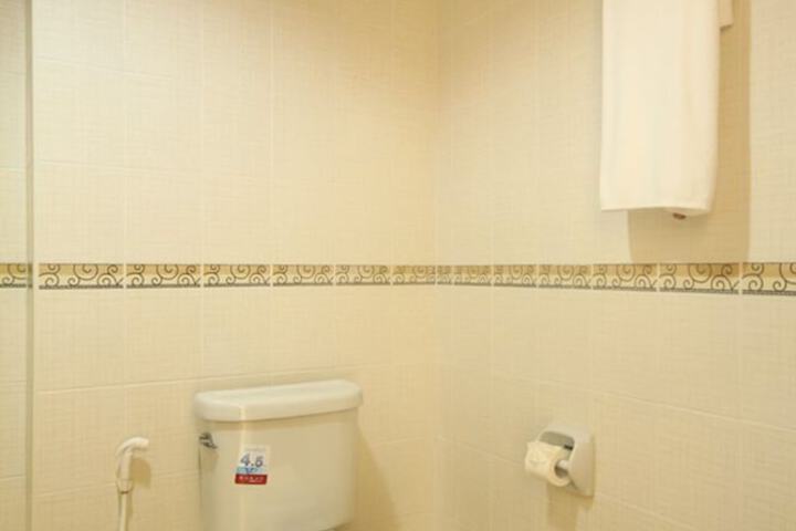 Room 12 of 28