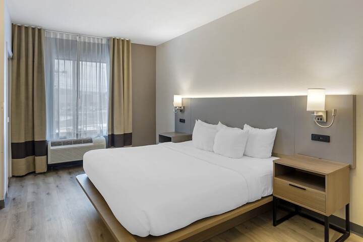 1 King Bed (4 of 23)