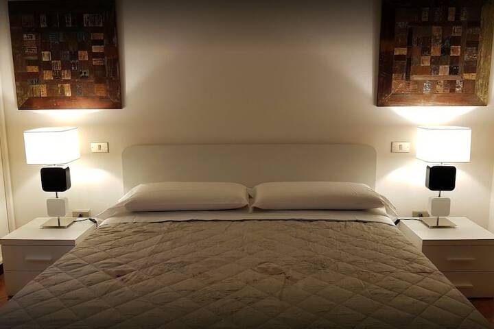 Room 2 of 33