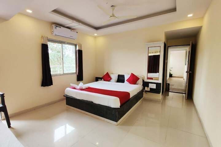 Room 3 of 18