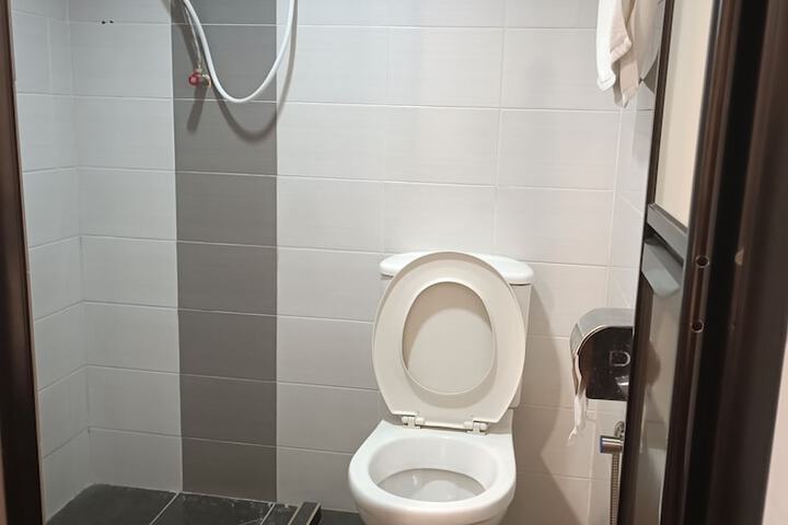 Room 13 of 20