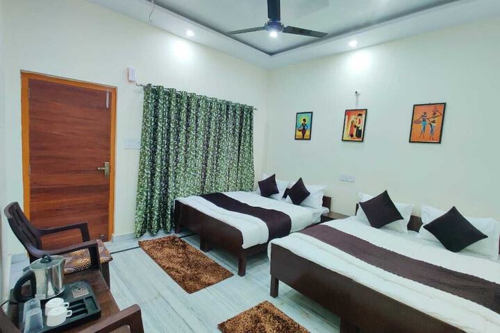 Room 6 of 20