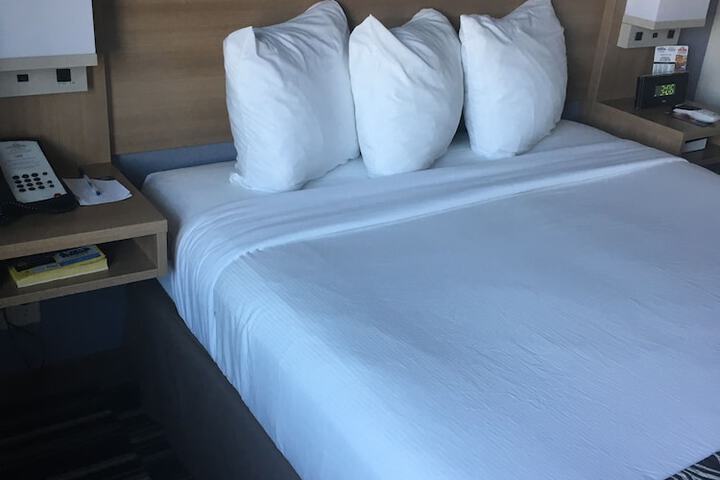 1 Queen Bed Accessible Room (24 of 25)