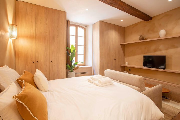 Room 6 of 25