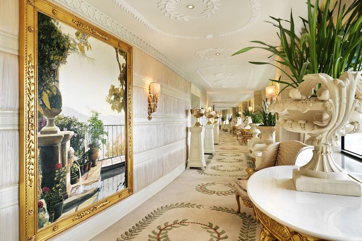 Ballroom/Hall 79 of 86