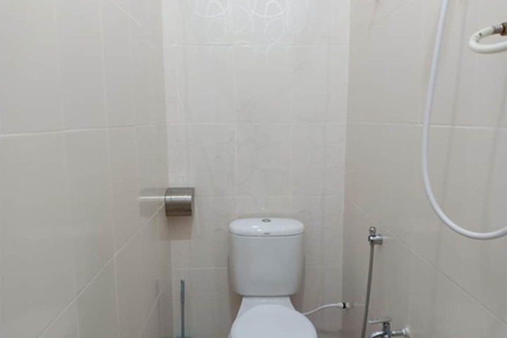 Room 4 of 33