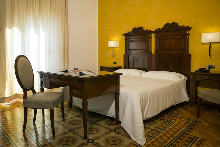 Room 10 of 52