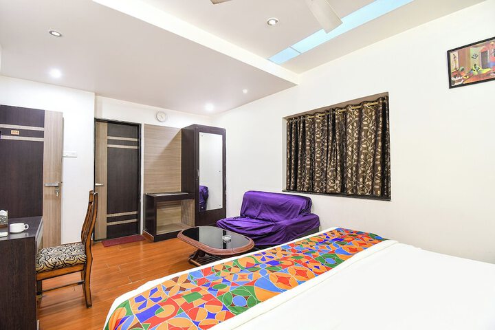 Room 10 of 27