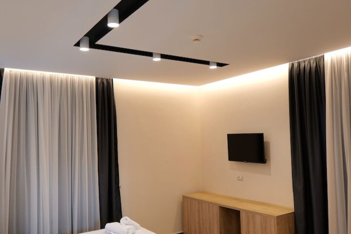 Room 8 of 107