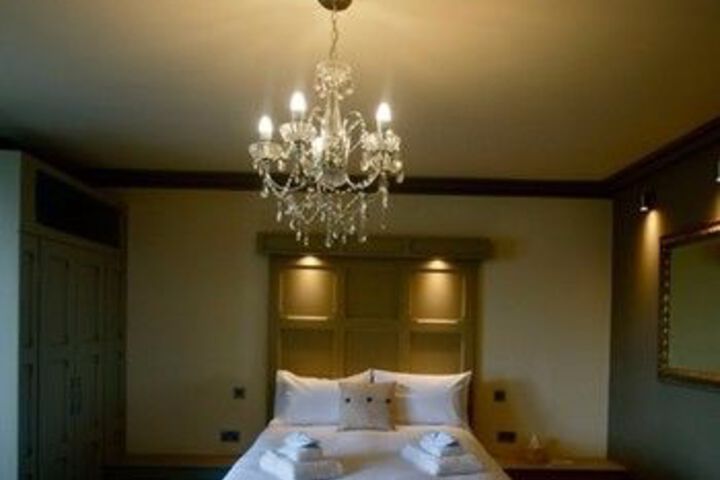 Room 9 of 42